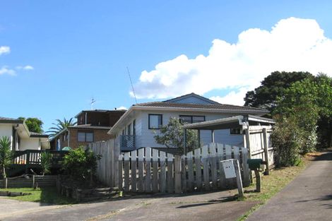 Photo of property in 2/39 Caribbean Drive, Unsworth Heights, Auckland, 0632