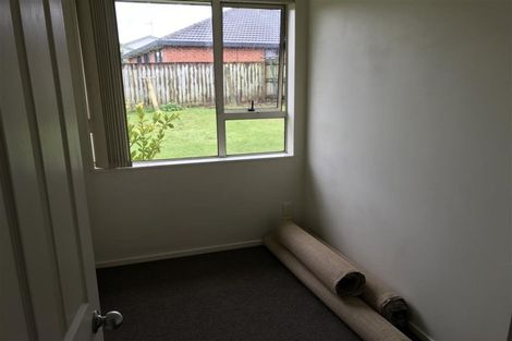 Photo of property in 25 Loughinisland Place, Weymouth, Auckland, 2103