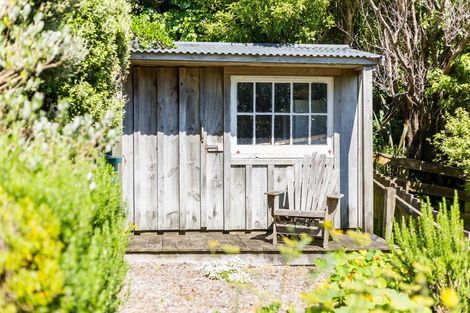 Photo of property in 18 Mills Road, Brooklyn, Wellington, 6021