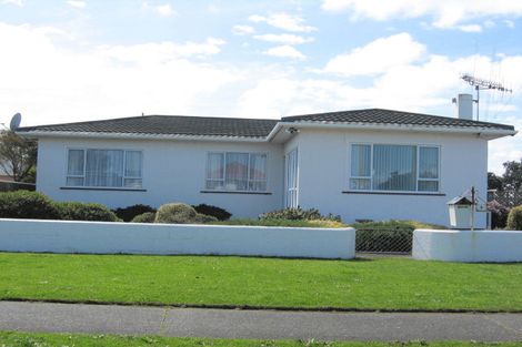 Photo of property in 8 Laird Street, Castlecliff, Whanganui, 4501