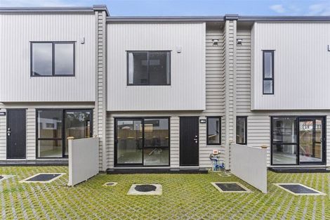 Photo of property in 2/62 Smythe Road, Henderson, Auckland, 0612