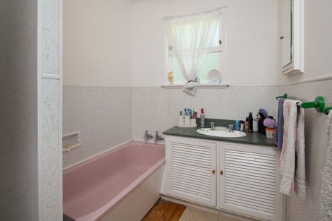 Photo of property in 128 Waikawa Road, Picton, 7220