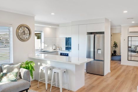 Photo of property in 33 Kirsten Place, Parklands, Christchurch, 8083