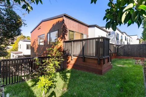 Photo of property in 6/30 Kiteroa Terrace, Rothesay Bay, Auckland, 0630