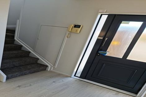 Photo of property in 1/35 Highgrove Lane, Totara Vale, Auckland, 0632