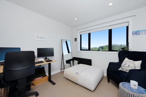 Photo of property in 19 Miles Crescent, Newlands, Wellington, 6037