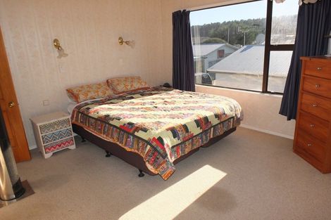 Photo of property in 12 Low Avenue, Foxton Beach, Foxton, 4815