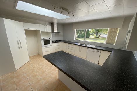 Photo of property in 5 Carbine Court, Awapuni, Palmerston North, 4412