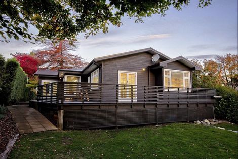Photo of property in 11 Cedar Drive, Kelvin Heights, Queenstown, 9300