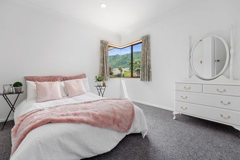 Photo of property in 30 Cranbrook Grove, Waikanae, 5036