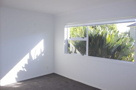 Photo of property in 2/133 Shakespeare Road, Milford, Auckland, 0620