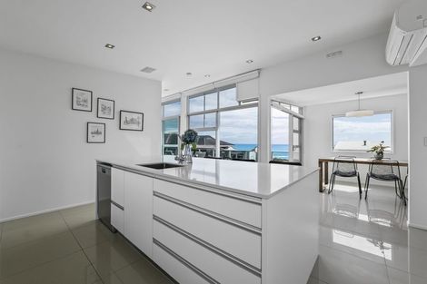 Photo of property in 2/5 Beach Street, Fitzroy, New Plymouth, 4312