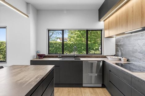 Photo of property in 28 Connemara Court, West Harbour, Auckland, 0618