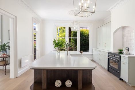 Photo of property in Chilcombe Homestead, 4 Medbury Terrace, Fendalton, Christchurch, 8041