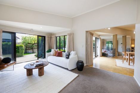 Photo of property in 3 The Oaks, Awapuni, Palmerston North, 4412