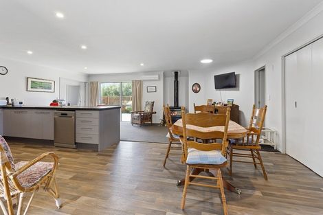 Photo of property in 5 Haydon Place, Amberley, 7410