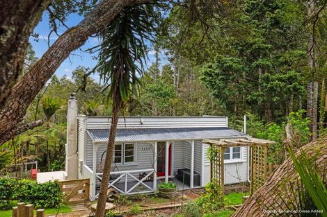 Photo of property in 43 Kauri Point Road, Laingholm, Auckland, 0604