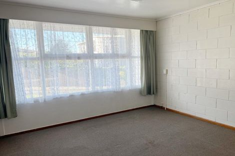 Photo of property in 81 Pupuke Road, Northcote, Auckland, 0627