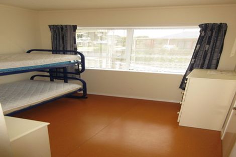 Photo of property in 72 Queens Road, Waikanae Beach, Waikanae, 5036