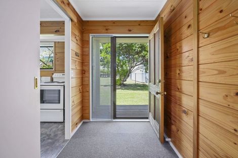 Photo of property in 16 Irwin Place, Kinloch, Taupo, 3377