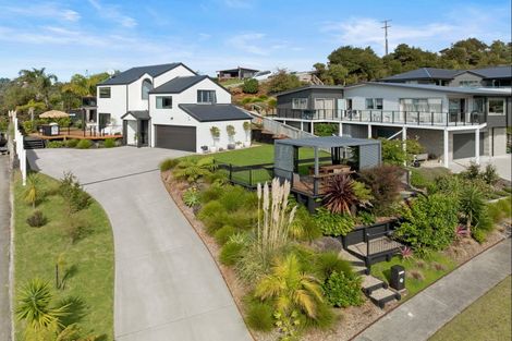 Photo of property in 107 Pacific View Drive, Whangamata, 3620