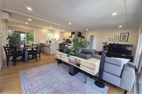 Photo of property in 832 Whangaparaoa Road, Manly, Whangaparaoa, 0930