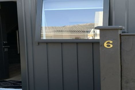 Photo of property in 6/58 Te Atatu Road, Te Atatu South, Auckland, 0610