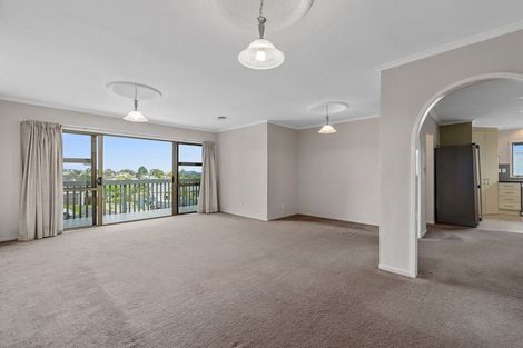 Photo of property in 16 Sumich Place, West Harbour, Auckland, 0618