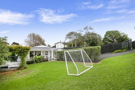 Photo of property in 12 Park Hill Road, Birkenhead, Auckland, 0626