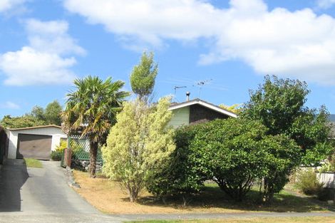 Photo of property in 12 Omaha Grove, Totara Park, Upper Hutt, 5018