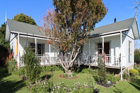 Photo of property in 8 Lincoln Road, Carterton, 5713