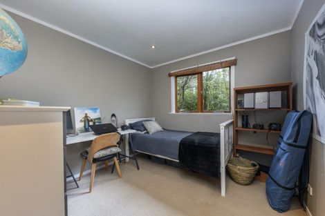 Photo of property in 33 Glenesk Road, Piha, New Lynn, 0772