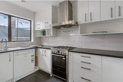 Photo of property in 4 Baronie Court, Half Moon Bay, Auckland, 2012