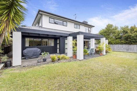 Photo of property in 21 Newbury Place, Schnapper Rock, Auckland, 0632