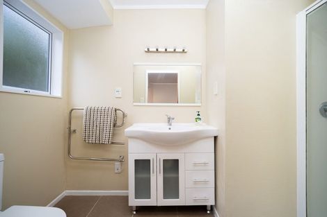 Photo of property in 12 Newnham Court, Tawa, Wellington, 5028