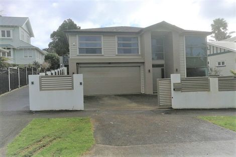 Photo of property in 27 Momona Road, Greenlane, Auckland, 1051