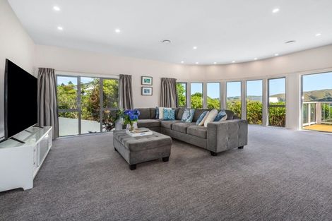 Photo of property in 22 Molyneux Close, Whitby, Porirua, 5024