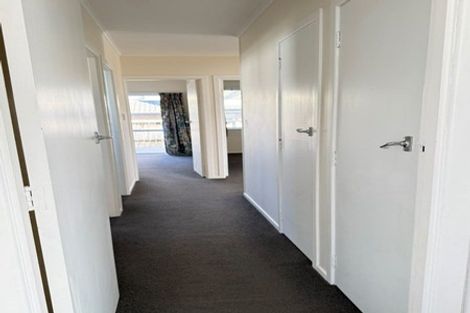 Photo of property in 6 Knox Road, Swanson, Auckland, 0612