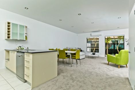 Photo of property in 3/40 Scarlet Oak Drive, Schnapper Rock, Auckland, 0632