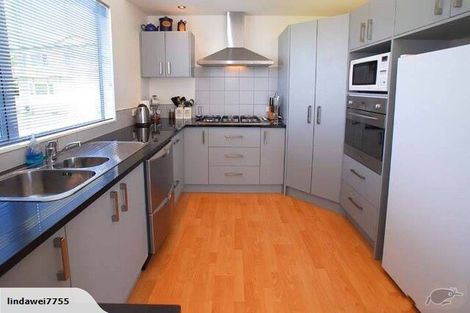 Photo of property in 2/167a Carlisle Road, Northcross, Auckland, 0632