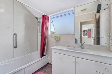 Photo of property in 40 Rauparaha Street, Waikanae Beach, Waikanae, 5036