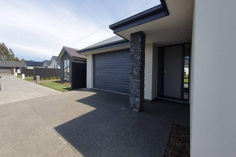 Photo of property in 2 Stratford (pvt) Way, Rangiora, 7400