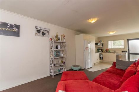 Photo of property in 4/94 Glengarry Road, Glen Eden, Auckland, 0602