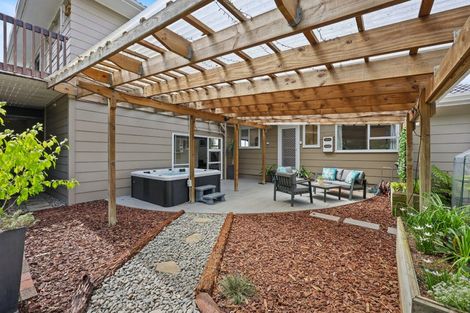 Photo of property in 16 Judkins Crescent, Cockle Bay, Auckland, 2014