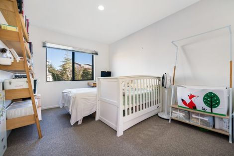 Photo of property in 3/11 John Jennings Drive, Oteha, Auckland, 0632