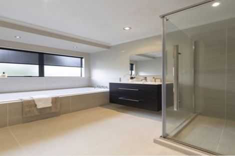 Photo of property in 19 John Lister Close, Golflands, Auckland, 2013