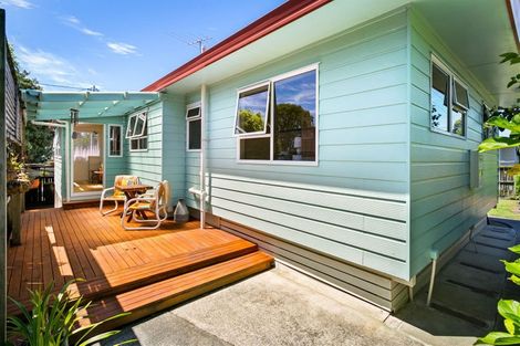 Photo of property in 1/208 Royal Road, Massey, Auckland, 0614