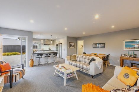 Photo of property in 24 Dee Street, Otane, 4202