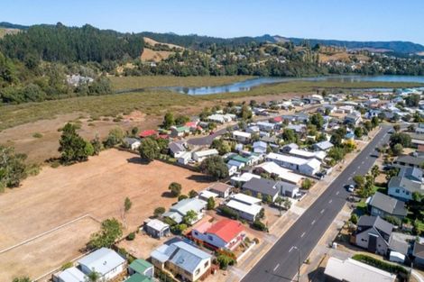 Photo of property in 122a Mayfair Avenue, Whangamata, 3620