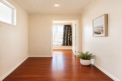 Photo of property in 11 Lynton Road, Bucklands Beach, Auckland, 2012
